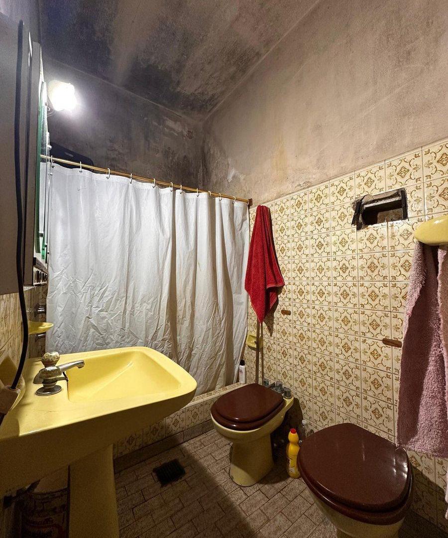 Foto de VENTA 2 CASAS 4 AMBIENTES EN LANUS A REFACCIONAR, imagen 5
