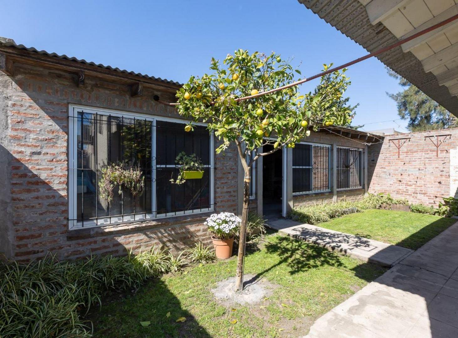 Foto de Venta casa 3 amb con parque - El Palomar, imagen 3