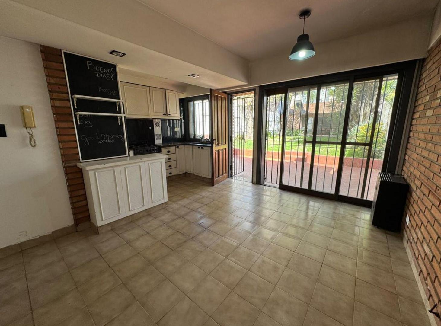 Foto de VENTA CASA 5 AMB CASEROS CENTRO PARQUE COCHERA, imagen 4
