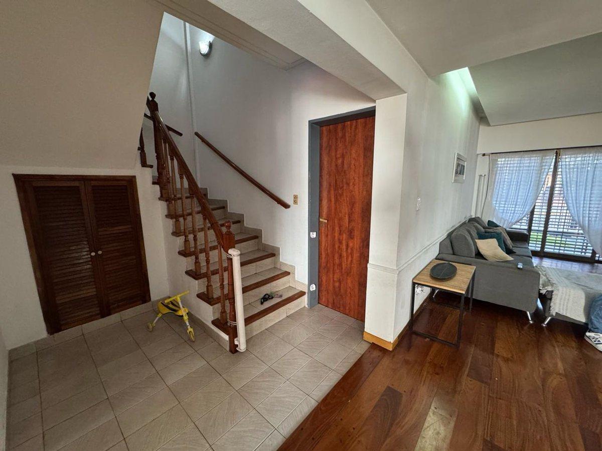 Foto de VENTA CASA 5 AMB CASEROS CENTRO PARQUE COCHERA, imagen 2