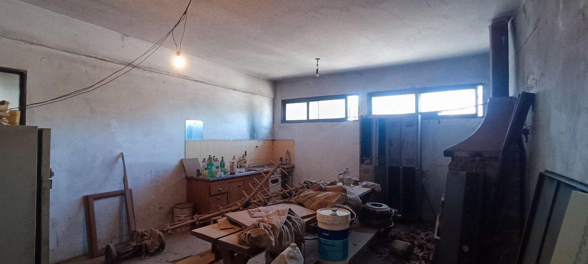 Foto de VENTA GALPON DEPOSITO CARPINTERIA CASEROS PERMUTA, imagen 5
