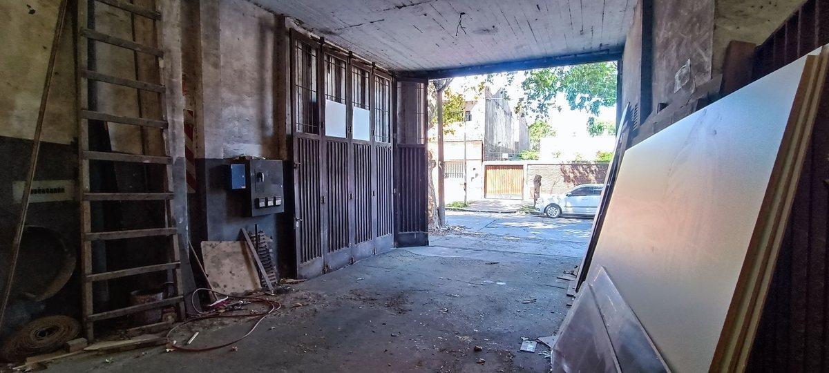 Foto de VENTA GALPON DEPOSITO CARPINTERIA CASEROS PERMUTA, imagen 4