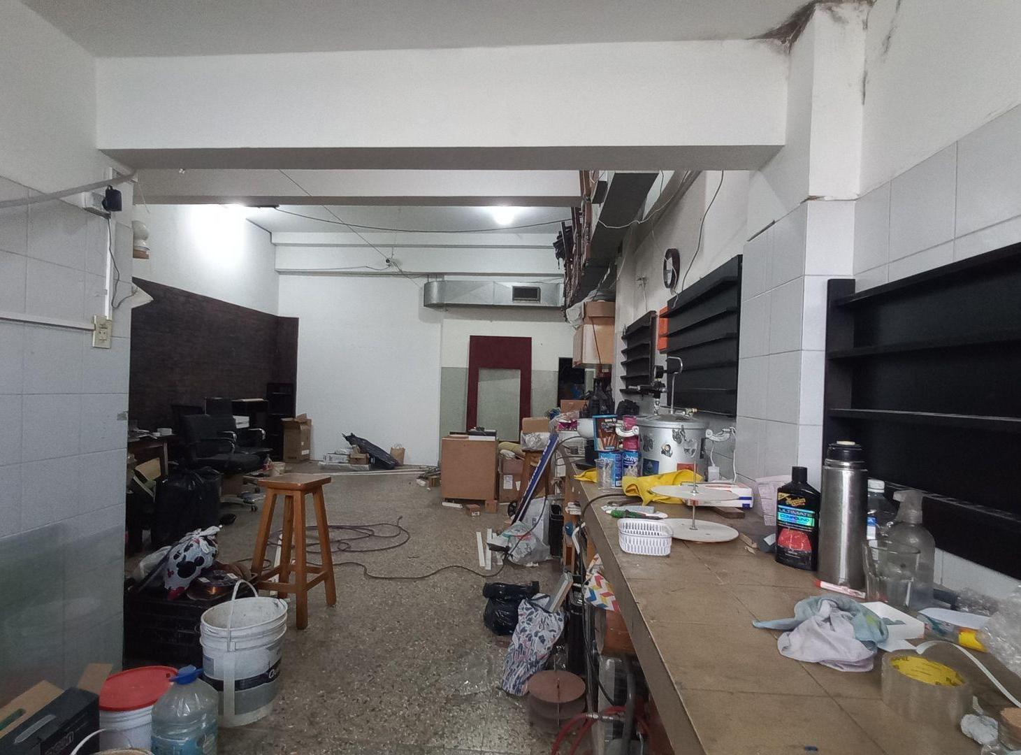 Foto de ALQUILER GALPON COMERCIAL 350 M2 - CASEROS, imagen 4
