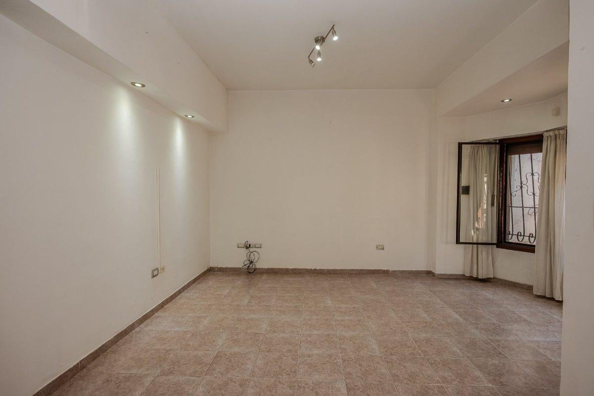 Foto de VENTA PH 3 AMB /FRENTE C/COCHERA Y PATIO Z/CASEROS, imagen 2
