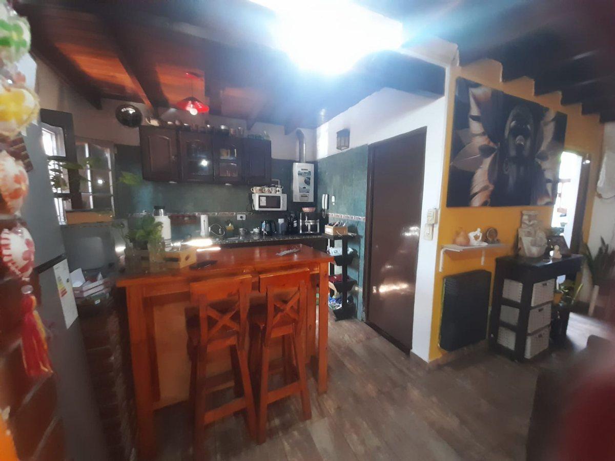 Foto de CASEROS VENTA 2 PH MAS LOCAL EN BLOQUE PERMUTA, imagen 5