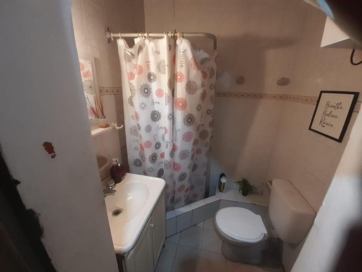 Foto de CASEROS VENTA 2 PH MAS LOCAL EN BLOQUE PERMUTA, imagen 3