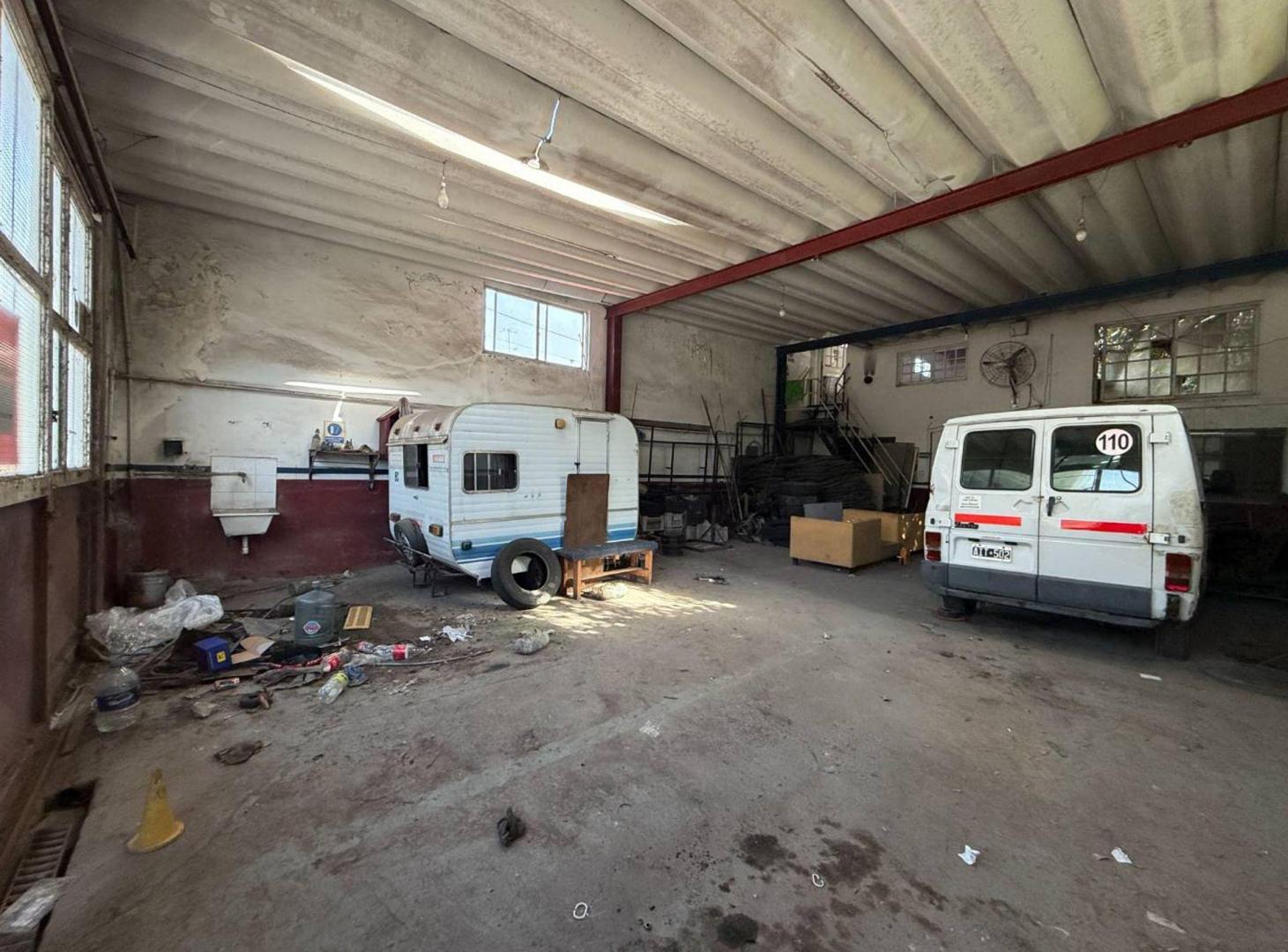 Foto de Galpon industrial con gran potencial - Ex Bomberos, imagen 2