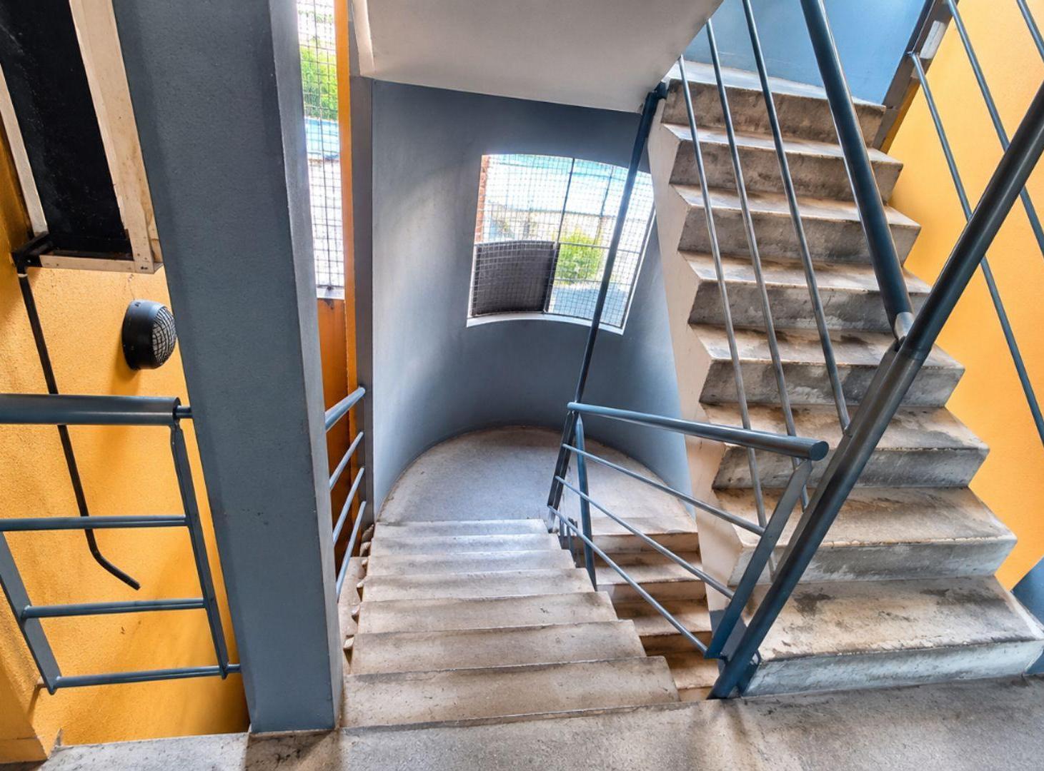 Foto de VENTA DEPTO 4 AMB CON BALCON VILLA TESEI, imagen 4