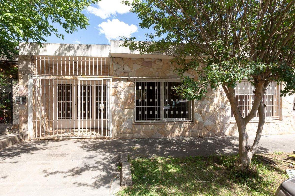 Foto de VENTA CASA EN MORON 4 AMB - PERMUTA, imagen 1