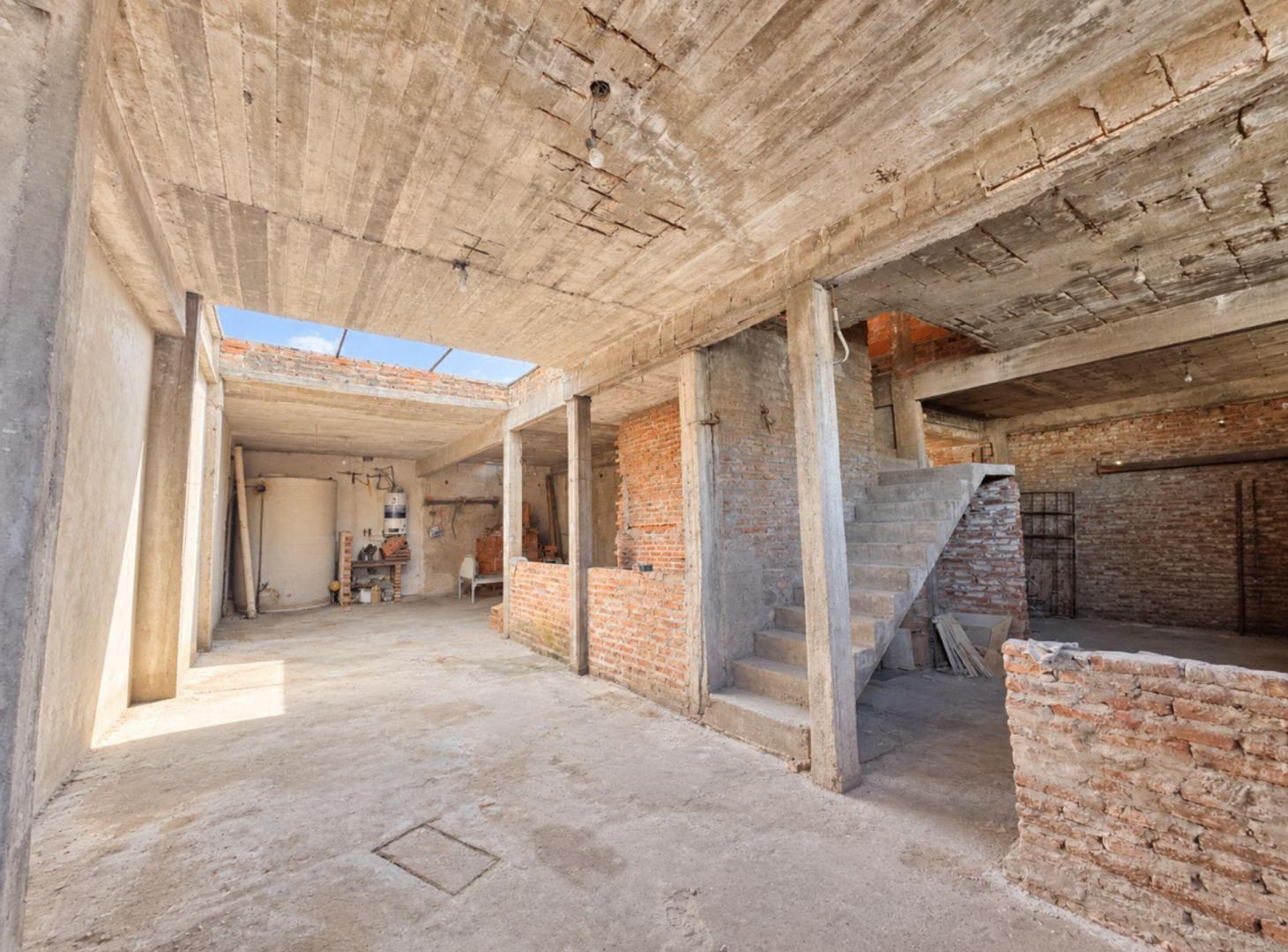 Foto de VENTA CASA 200M2 M.CORONADO CON SÓLIDA ESTRUCTURA, imagen 1