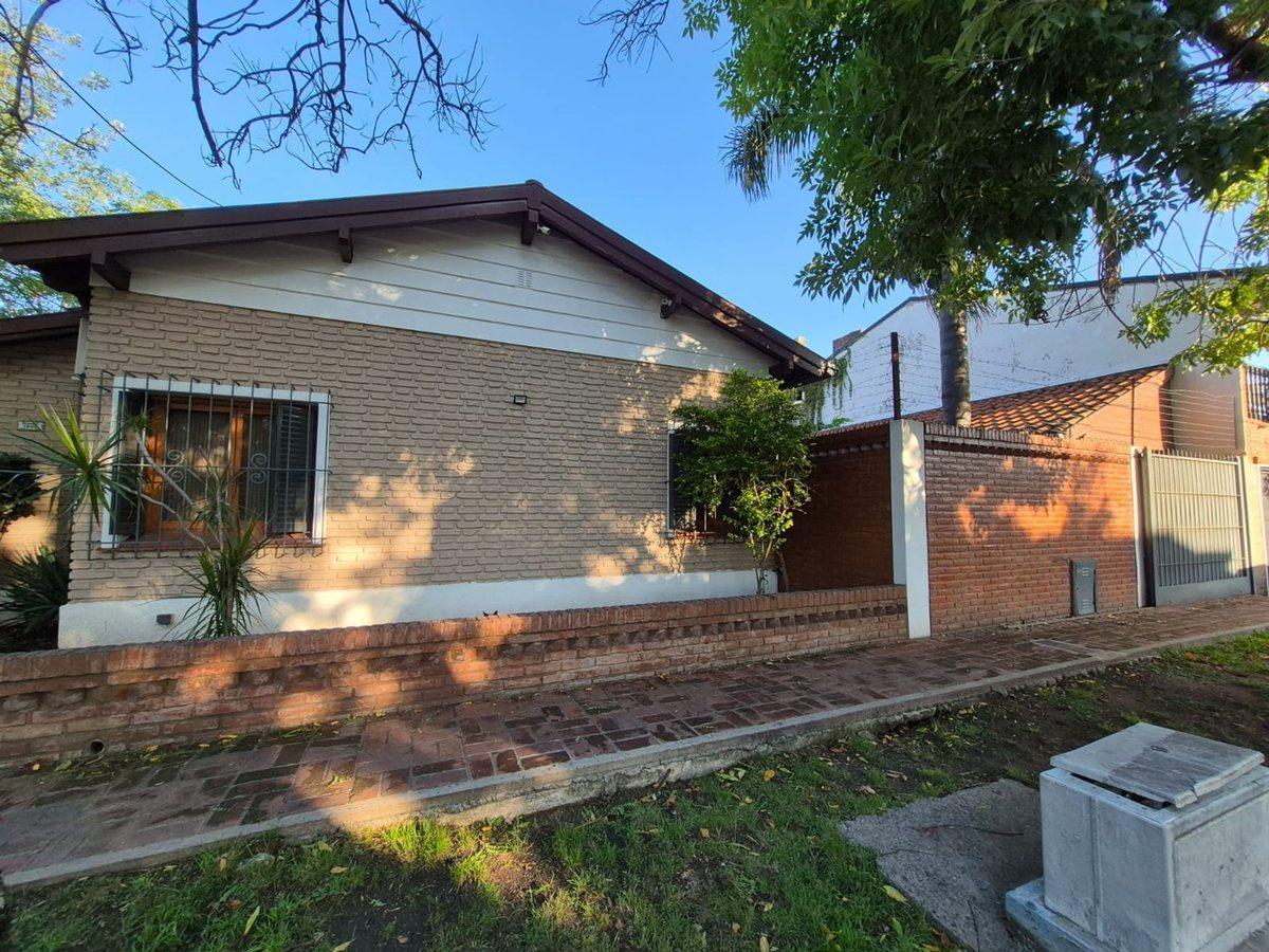 Foto de VENTA CASA 4 AMB HURLINGHAM PARQUE JOHNSTON NUEVA, imagen 3