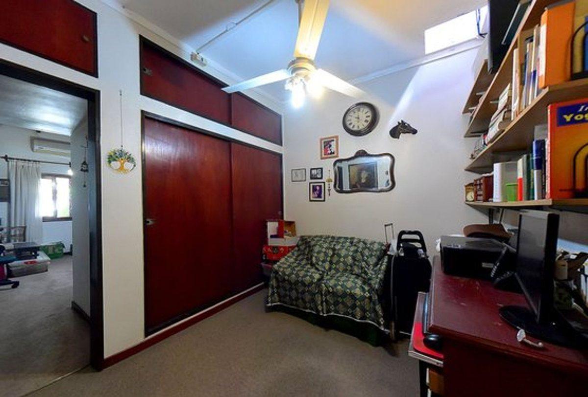 Foto de VENTA CASA 4AMB + OFICINA QUINCHO PARQUE S.A PADUA, imagen 3