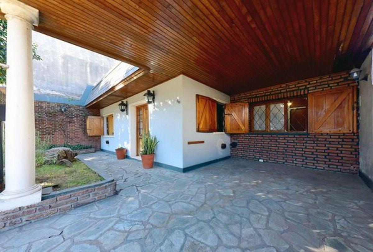 Foto de VENTA CASA 4AMB + OFICINA QUINCHO PARQUE S.A PADUA, imagen 1