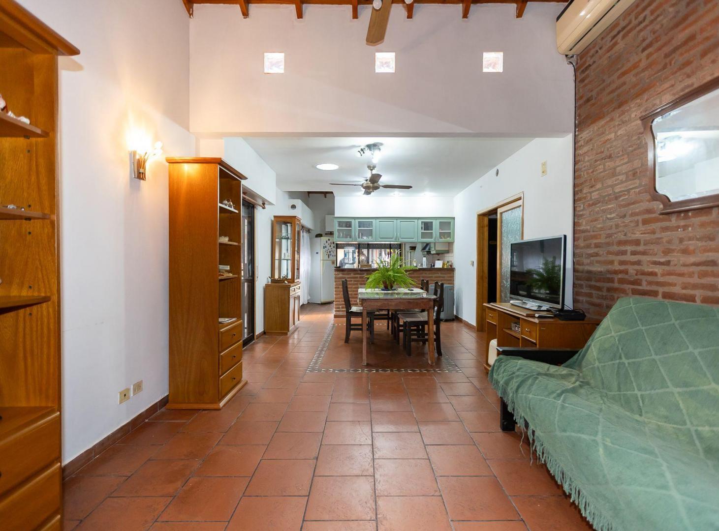 Foto de VENTA CASA 4 AMB MUTIFAMLIAR C PARQUE / 2 COCHERAS, imagen 1