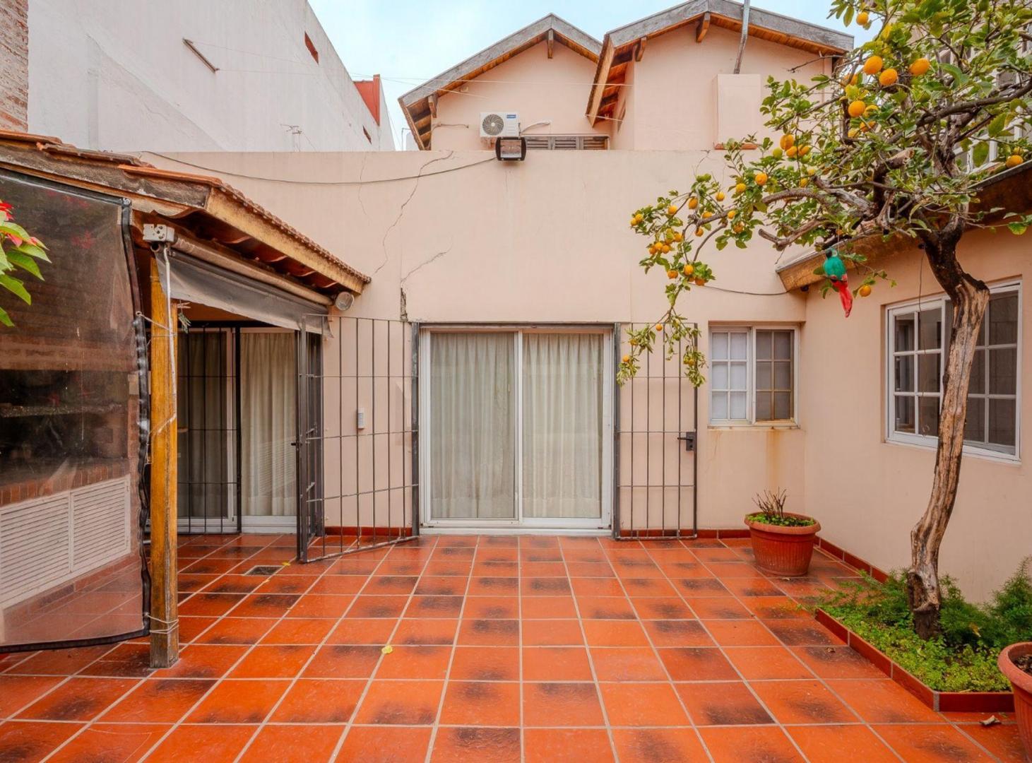 Foto de VENTA CASA 5 AMB /2 COCHERAS EN V.URQUIZA /PERMUTA, imagen 4
