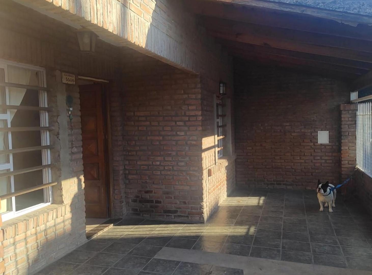 Foto de CASA 4 AMBIENTES DOS PLANTAS + DPTO 2 AMBIENTES, imagen 1