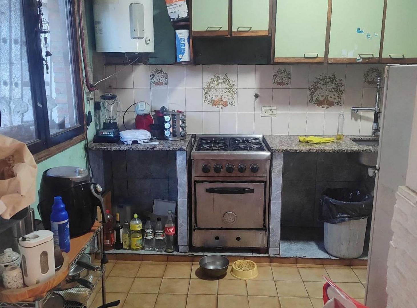 Foto de CASA 4 AMBIENTES DOS PLANTAS + DPTO 2 AMBIENTES, imagen 4