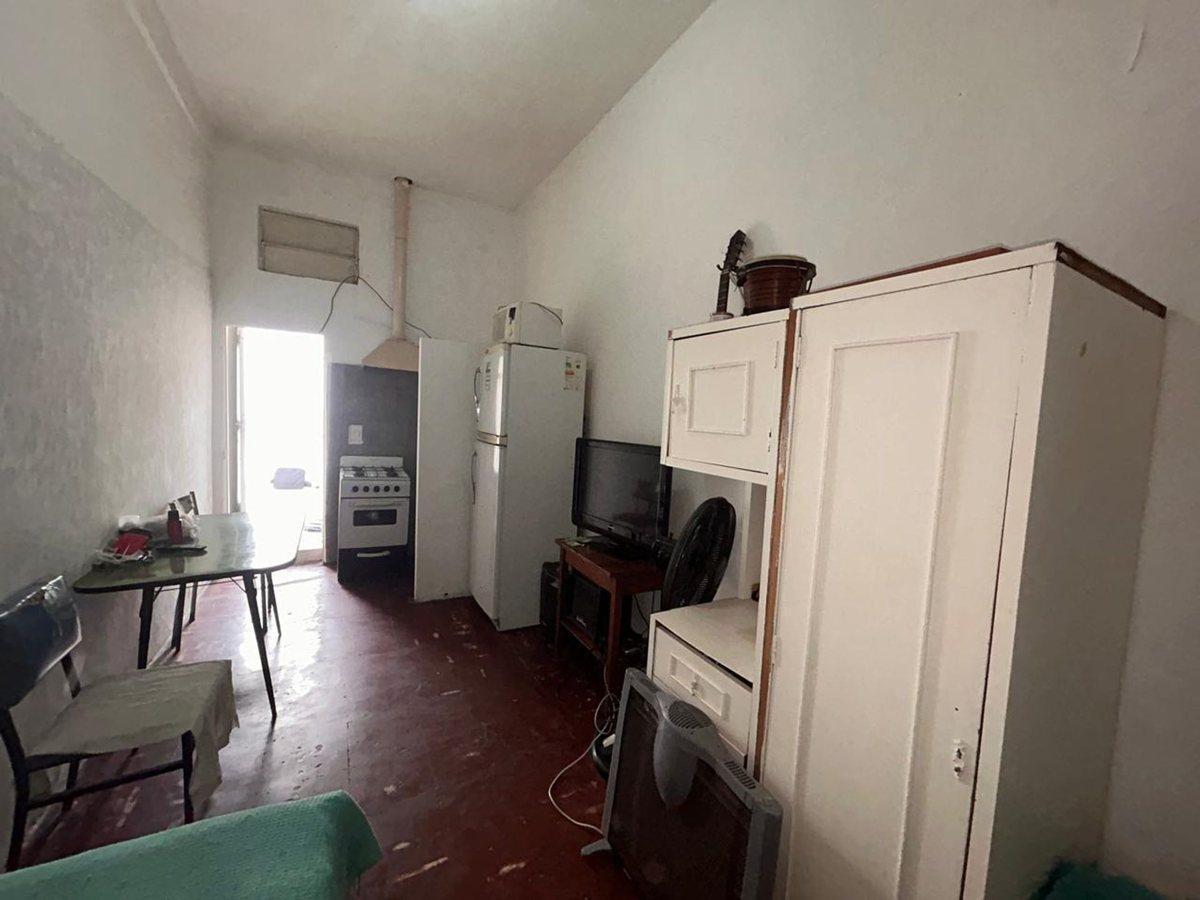 Foto de VENTA CASA/LOTE CON 5 DEPARTAMENTOS EN MERLO......, imagen 4