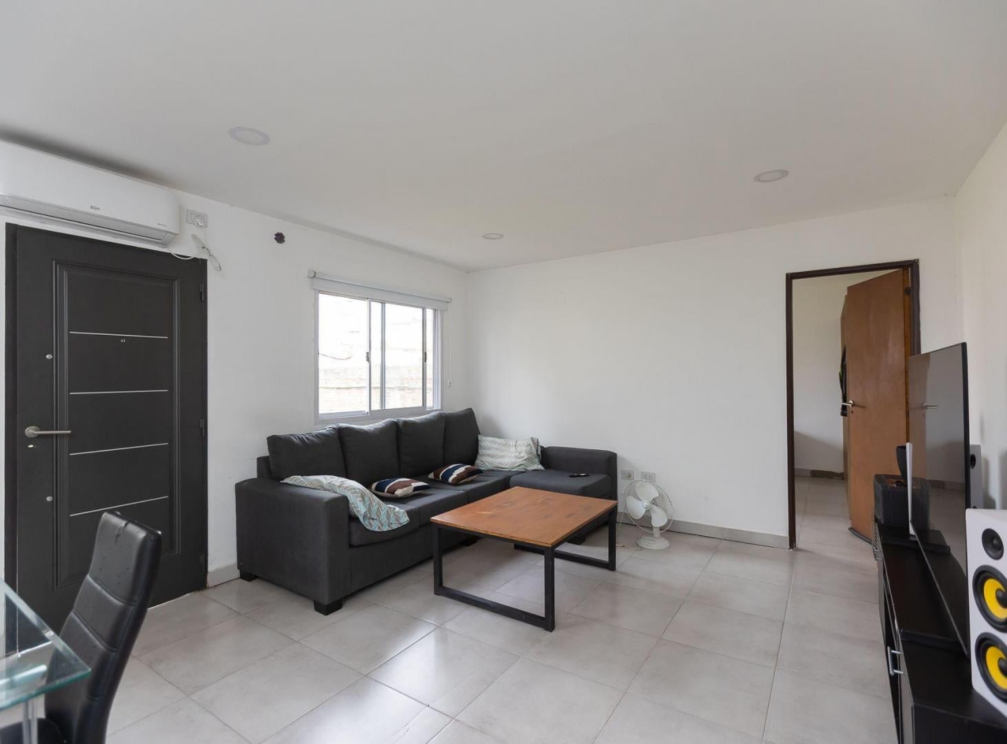 Foto de Casa a refaccionar + Depto de 2 amb en Hurlingham, imagen 5