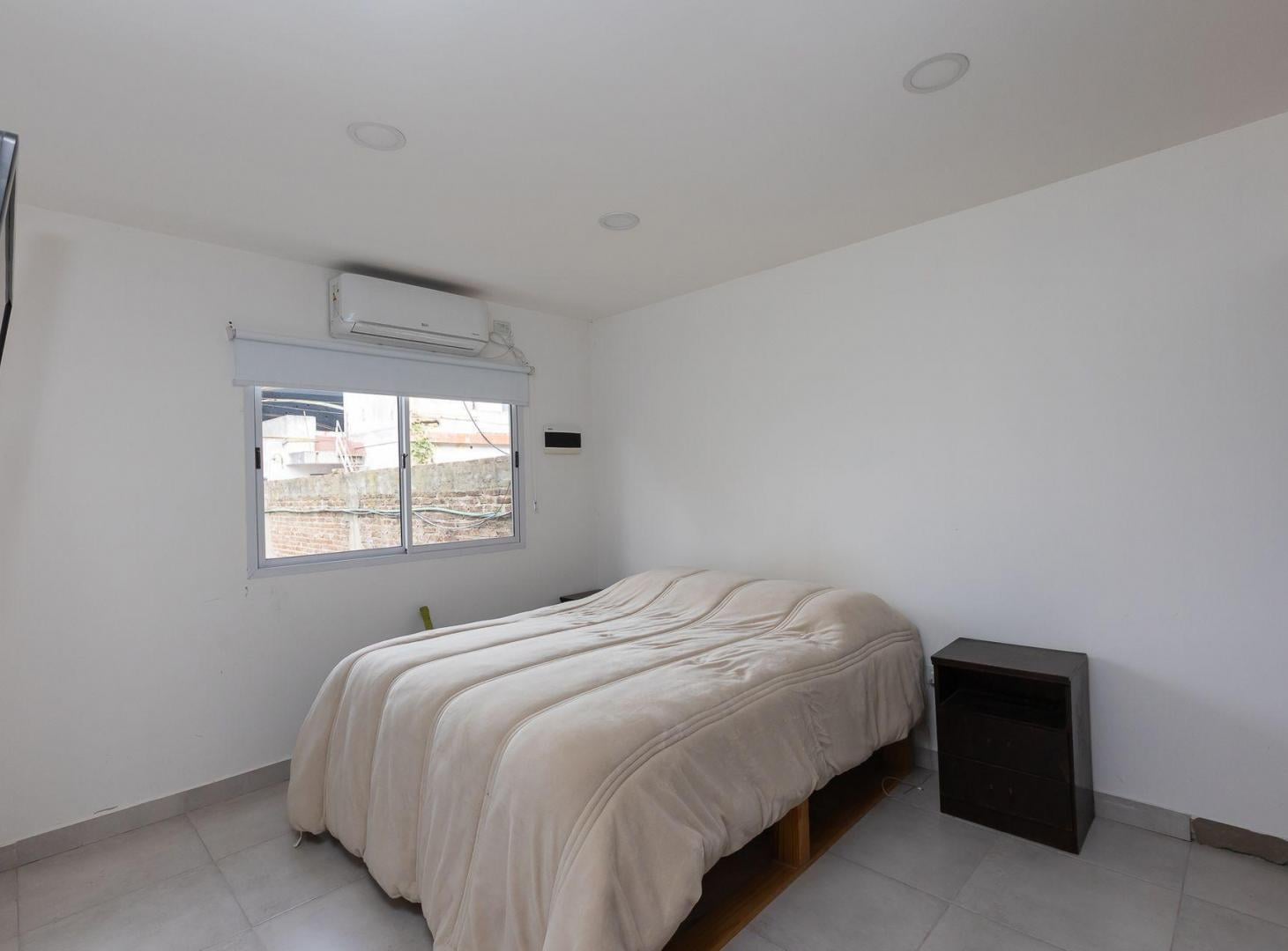 Foto de Casa a refaccionar + Depto de 2 amb en Hurlingham, imagen 2