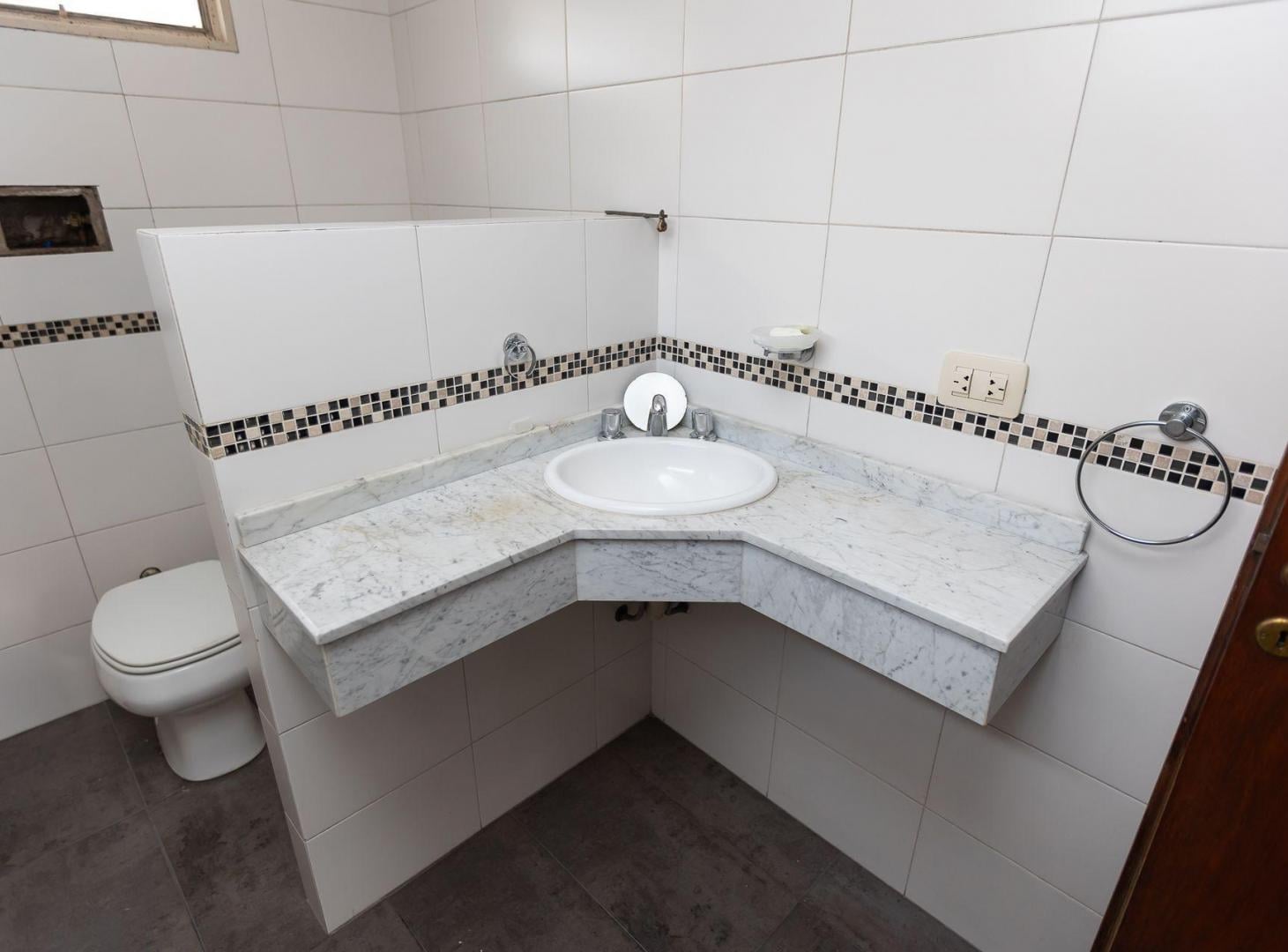 Foto de VENTA CASA 6 AMB. JARDIN VILLA SARMIENTO PERMUTA, imagen 5
