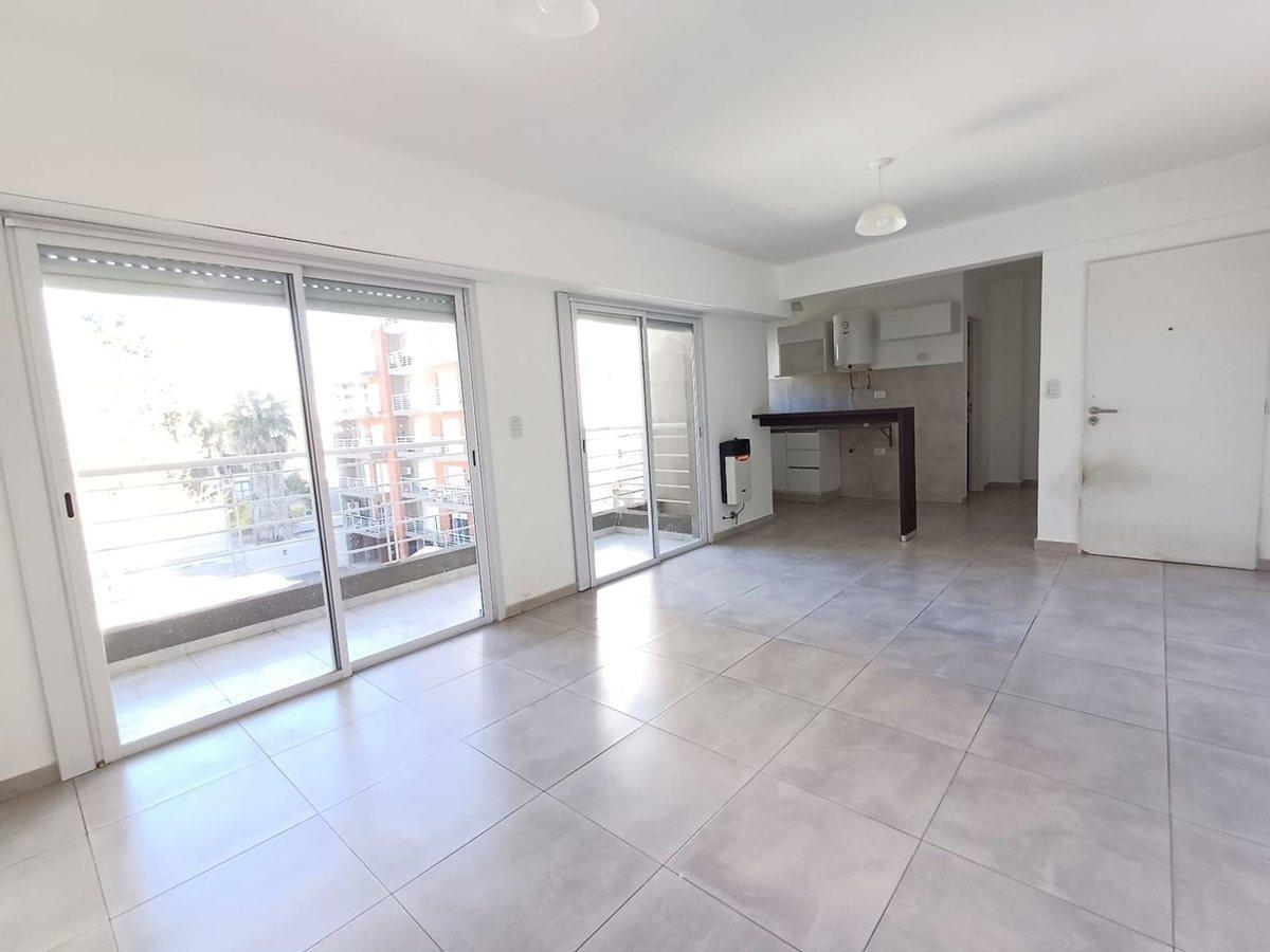 Foto de ALQUILER DE DEPTO MONOAMBIENTE - BALCON -MORON, imagen 2