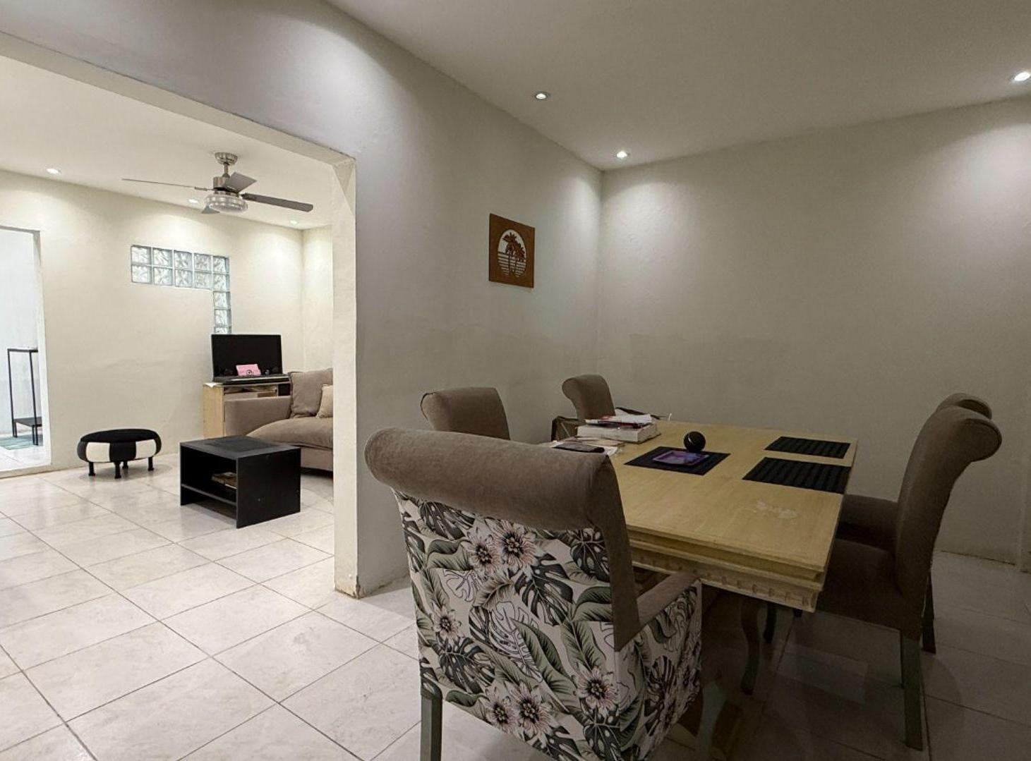 Foto de Casa en venta multifamiliar - Av Benavidez, imagen 2