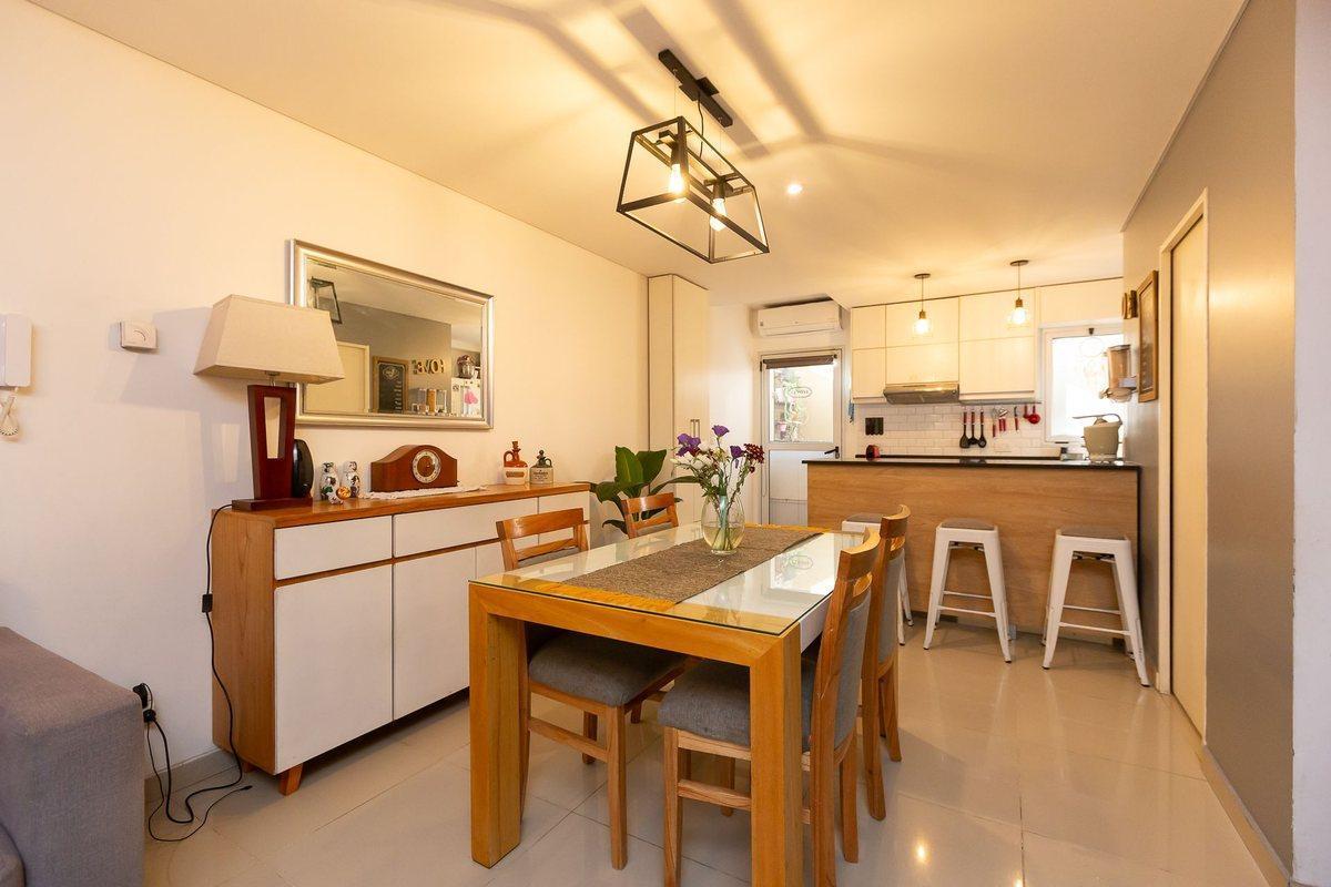 Foto de VENTA DPTO TRIPLEX 4 AMB EN MORON - PERMUTA, imagen 1