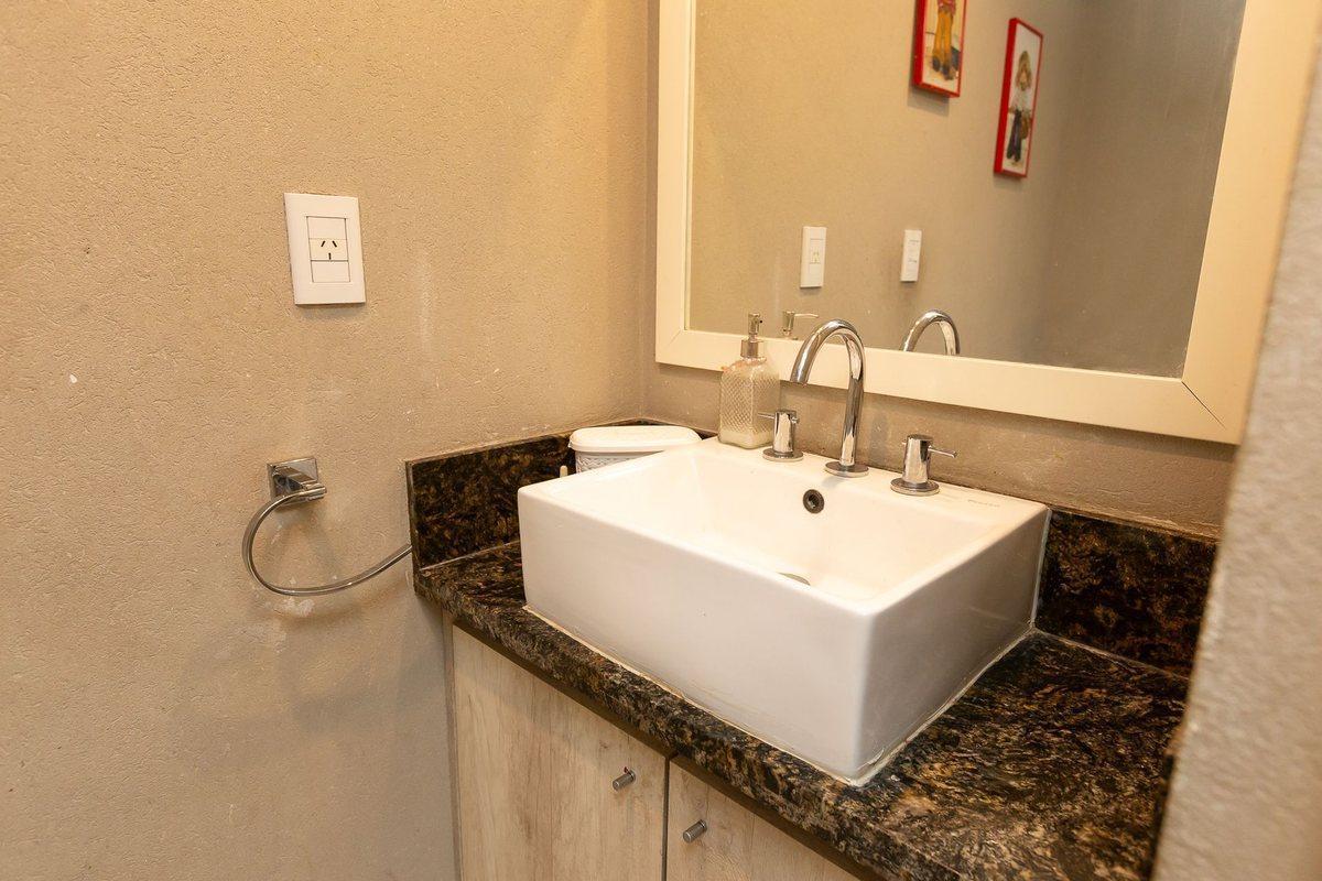 Foto de VENTA DPTO TRIPLEX 4 AMB EN MORON - PERMUTA, imagen 4