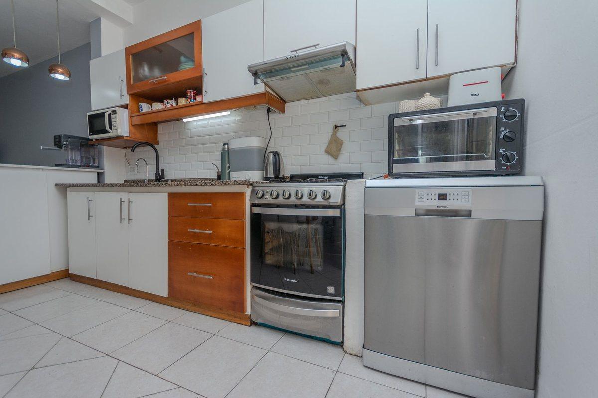 Foto de DUPLEX 3 AMBIENTES CON COCHERA Y PATIO - CASEROS, imagen 3