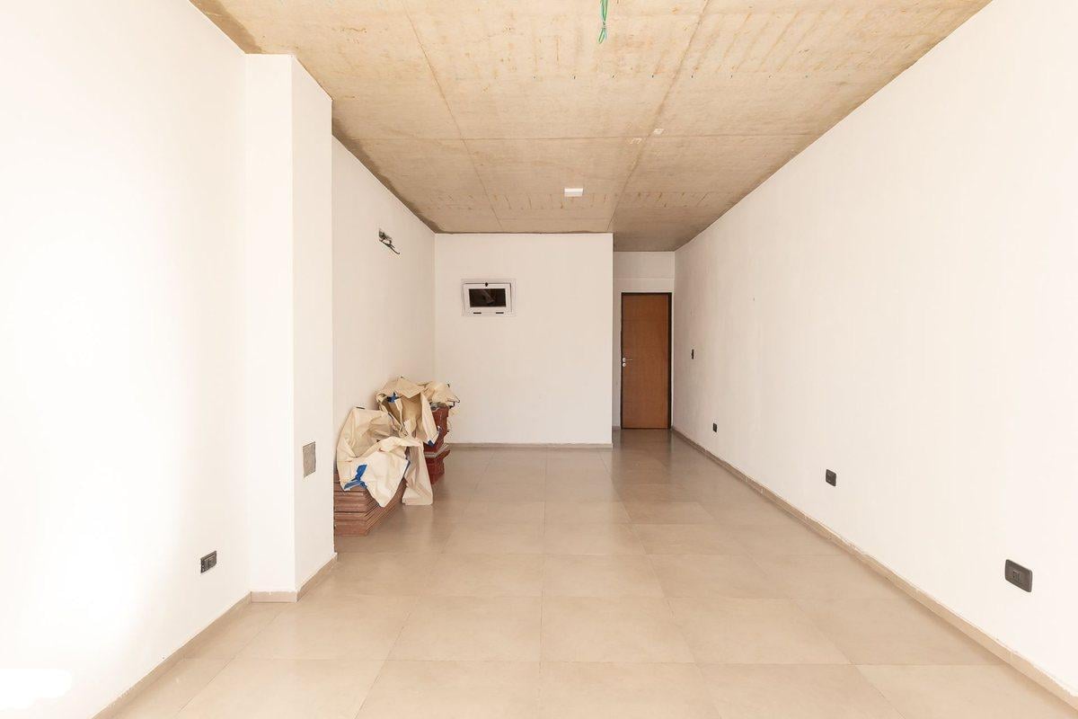 Foto de VENTA LOCAL A ESTRENAR EN CASEROS CENTRO FINANCIA, imagen 4