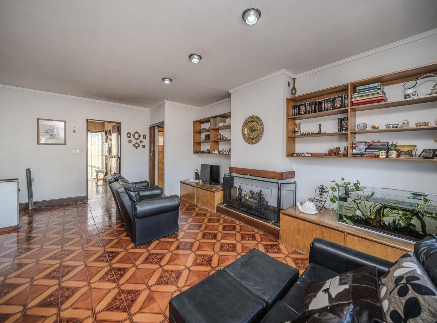Foto de CASA 4 AMB CON PILETA Y COCHERA - CASEROS NORTE, imagen 4