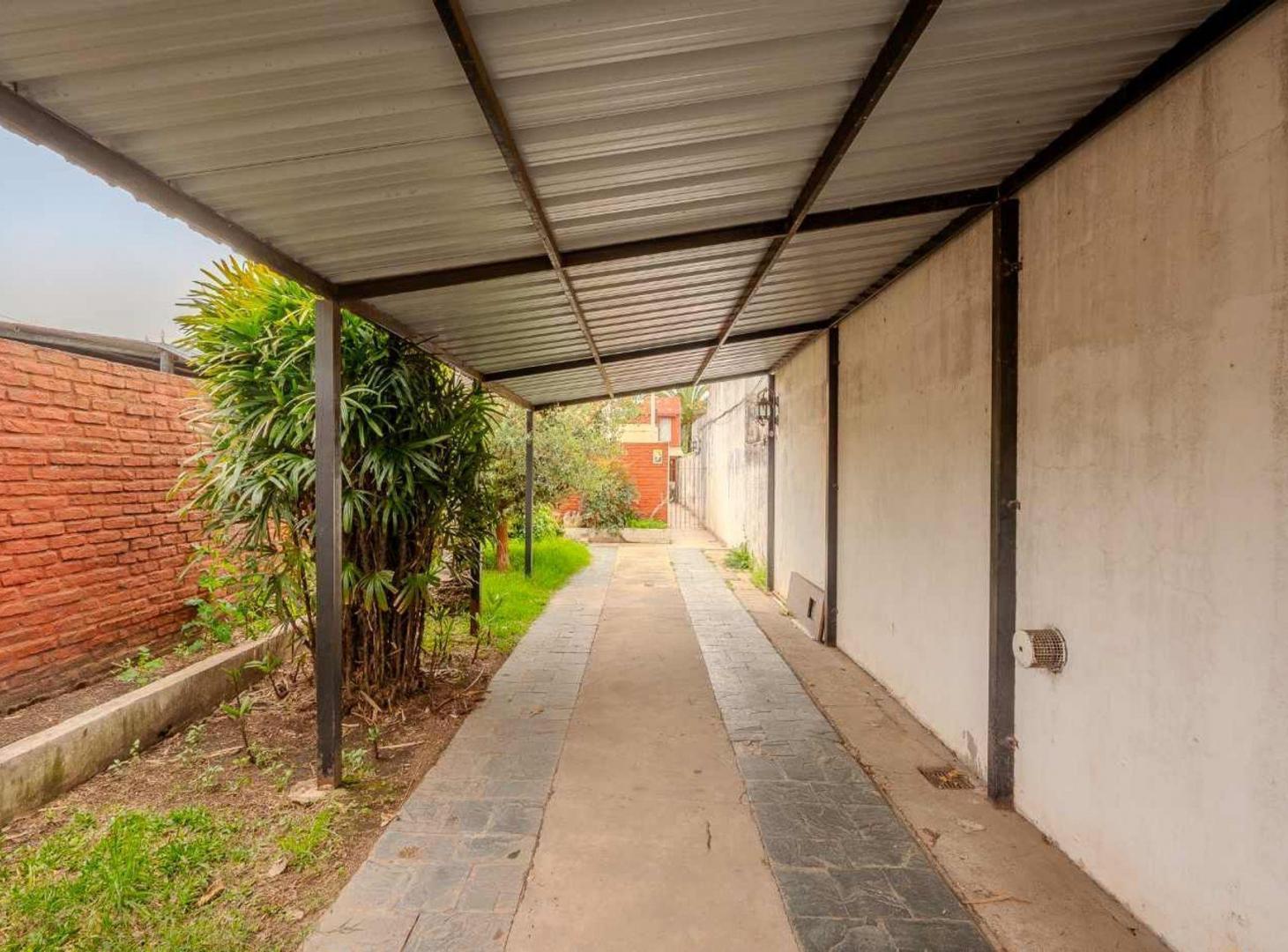 Foto de VENTA 2 PH MULTIFAMILIAR CASEROS PERMUTA, imagen 1
