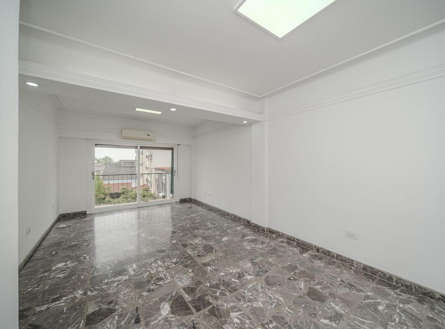 Foto de DEPTO 4 AMBIENTES CON BALCON - PARQUE CHACABUCO, imagen 2