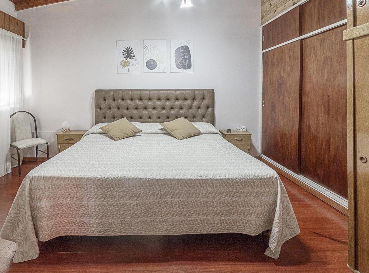 Foto de VENTA DE PH TIPO CASA 6 AMBIENTES CASEROS PERMUTA, imagen 1