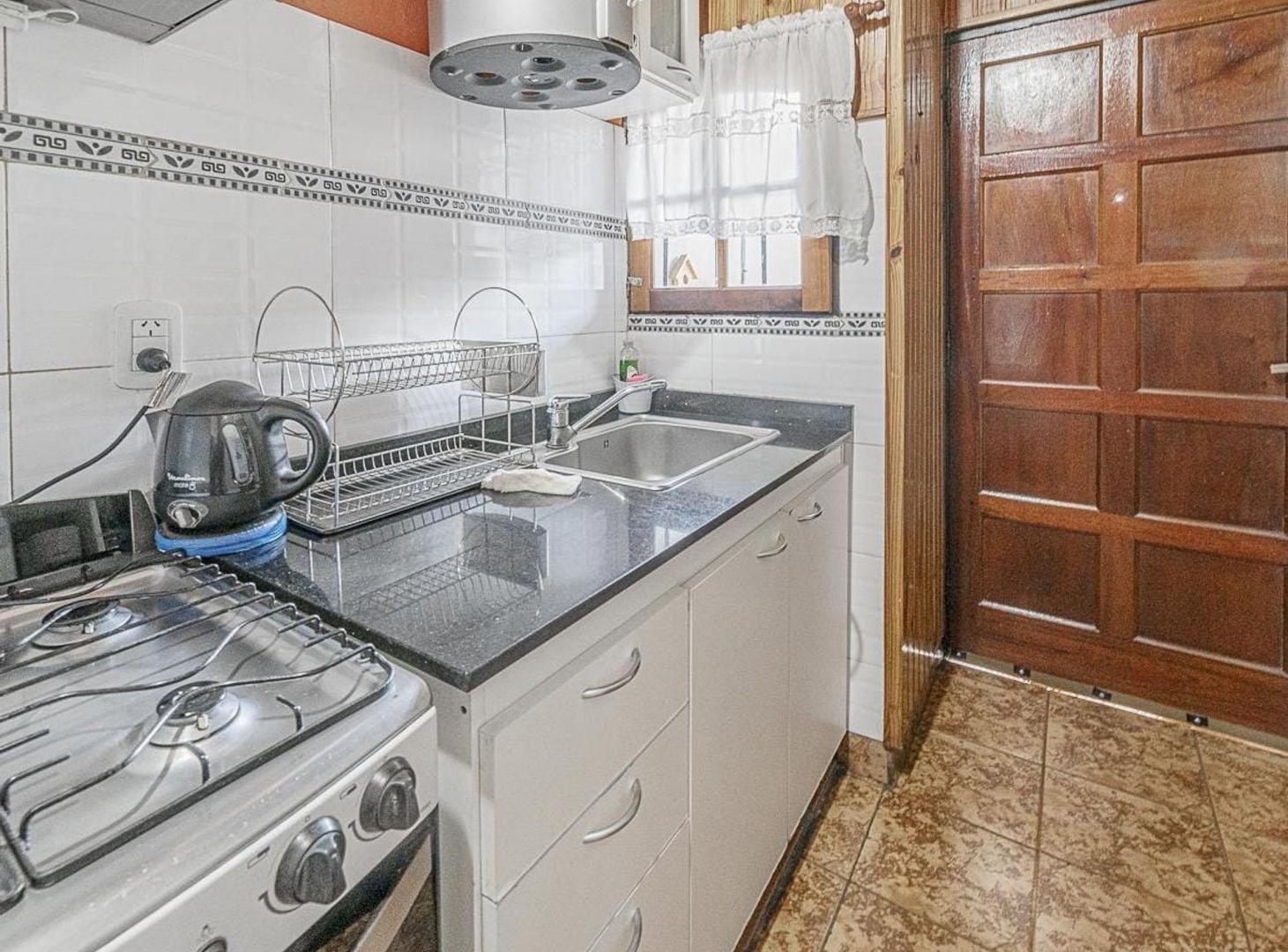 Foto de VENTA DE PH TIPO CASA 6 AMBIENTES CASEROS PERMUTA, imagen 2