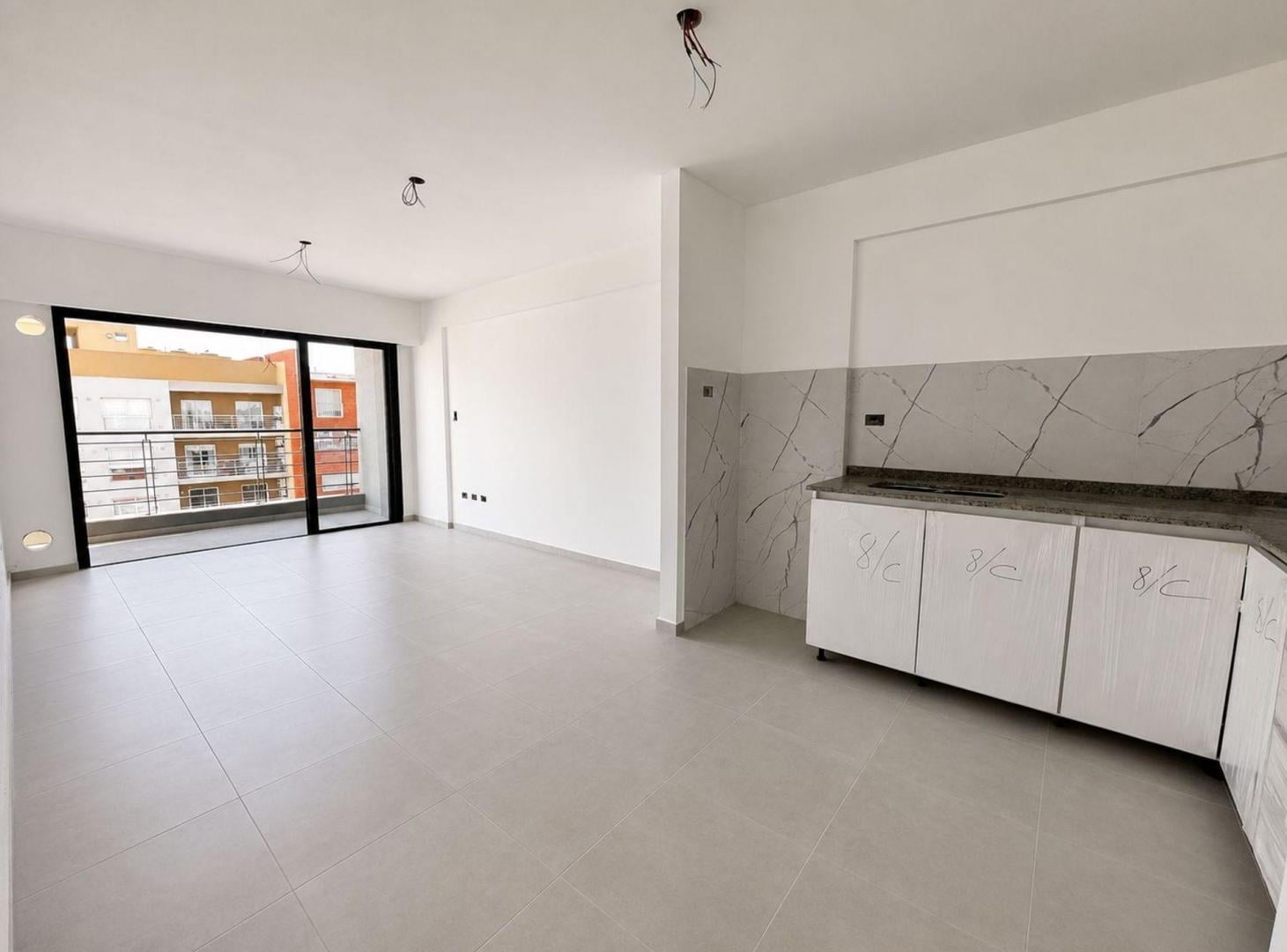 Foto de VENTA DE DEPARTAMENTO 3 AMBIENTES AL FRENTE MORON, imagen 2