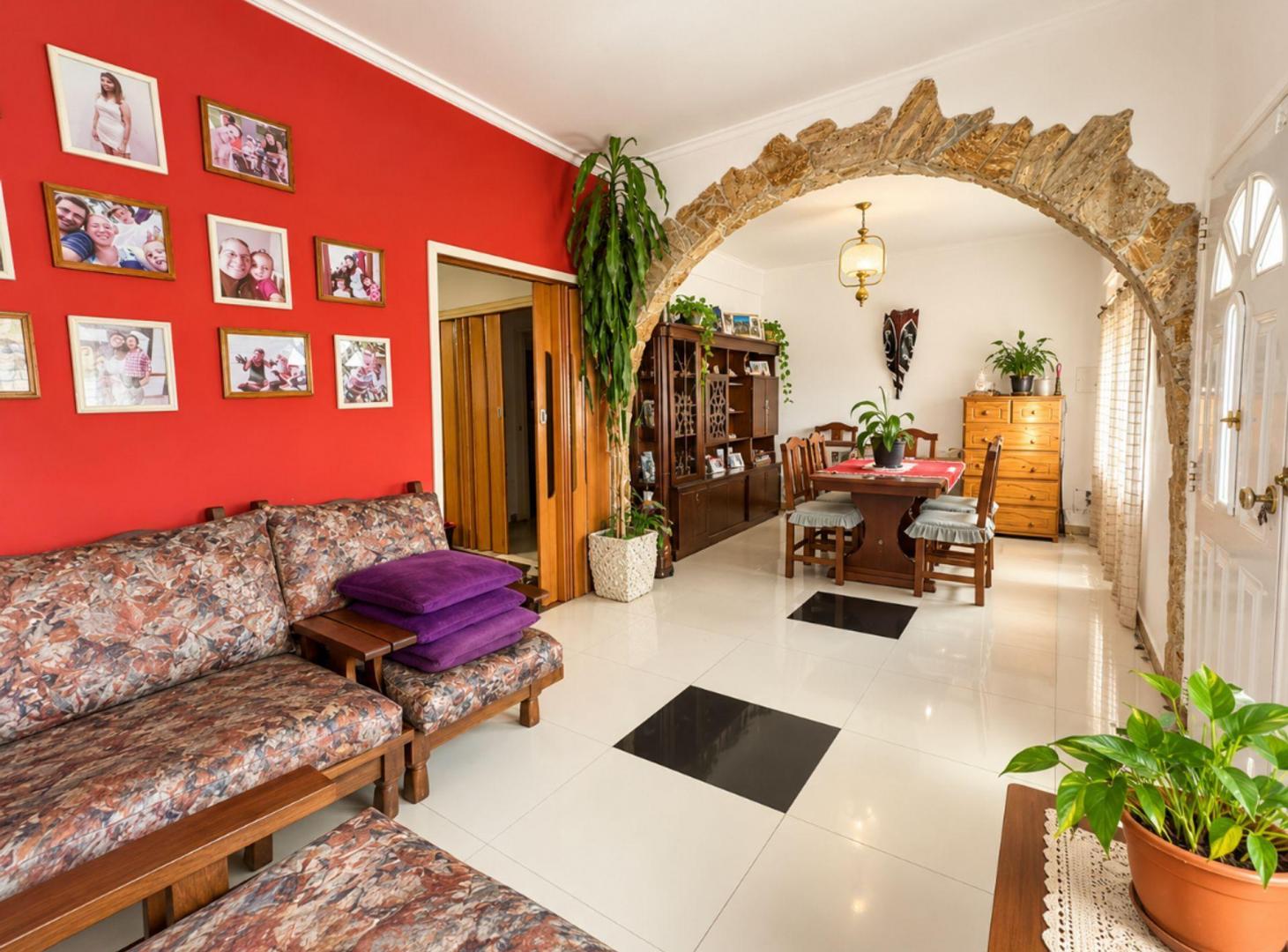 Foto de VENTA CASA 5 AMB BALLESTER CON COCHERA, imagen 1