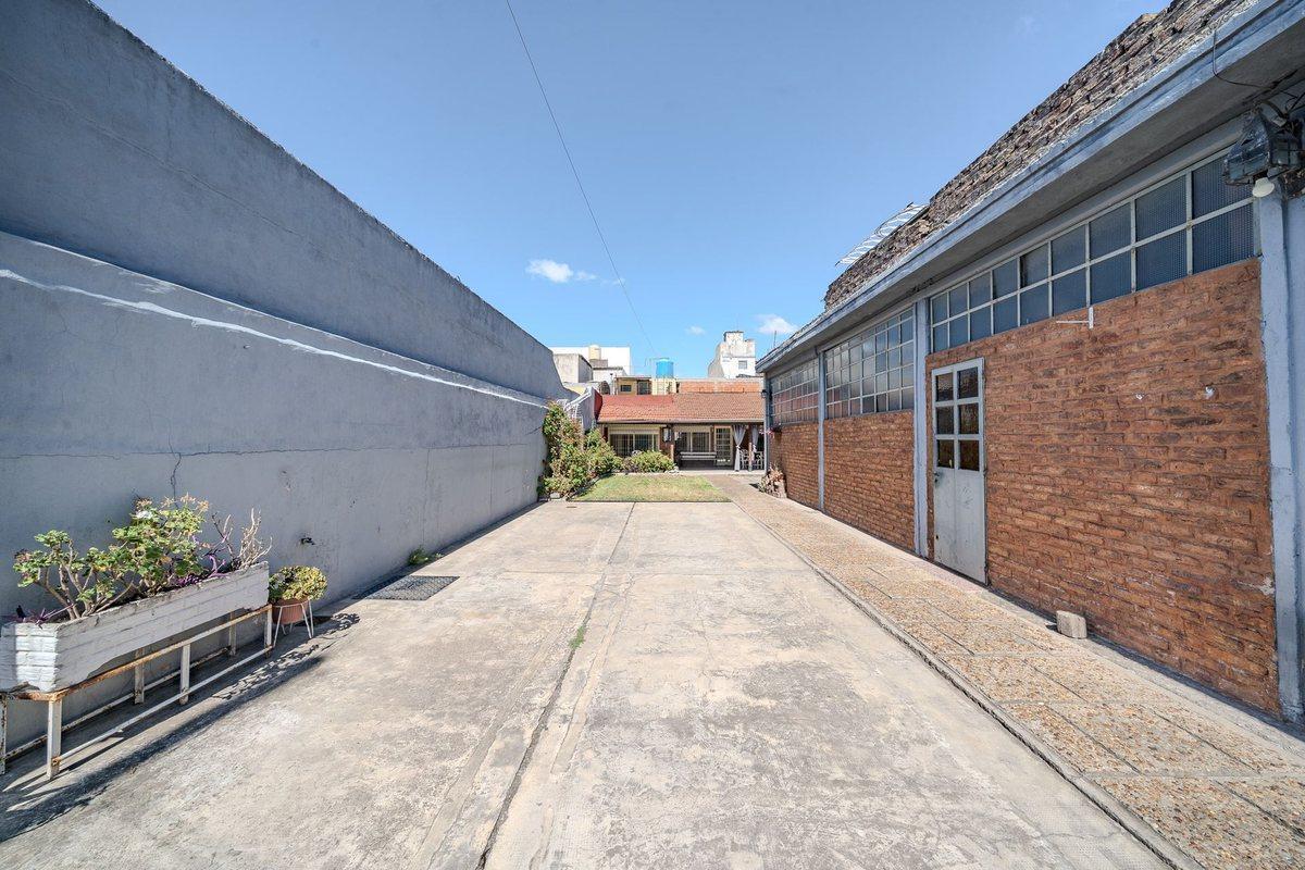 Foto de VENTA CASA 3 AMB C/ JARDIN-TALLER- VILLA BOSCH, imagen 1