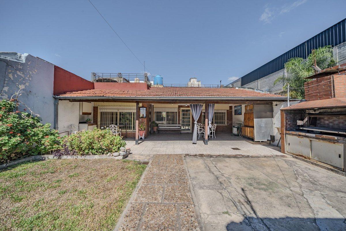 Foto de VENTA CASA 3 AMB C/ JARDIN-TALLER- VILLA BOSCH, imagen 2