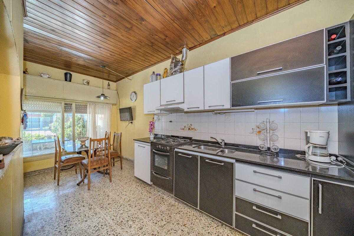 Foto de VENTA CASA 3 AMB C/ JARDIN-TALLER- VILLA BOSCH, imagen 4