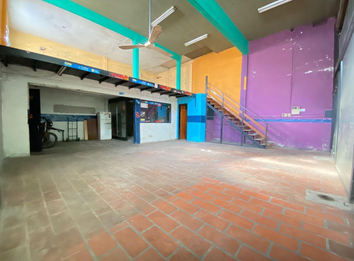 Foto de VENTA LOCAL EN BELLA VISTA - PERMUTA, imagen 3