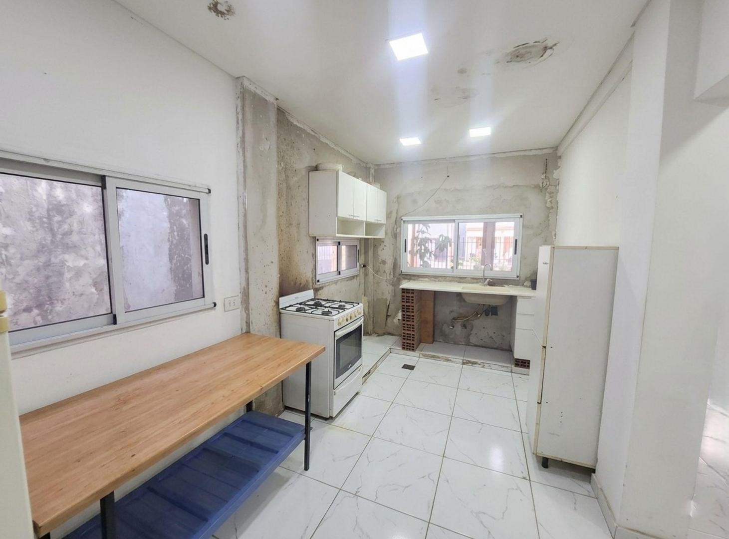 Foto de VENTA CASA 3 AMB LOTE PROPIO - COCHERA EN CASEROS, imagen 4