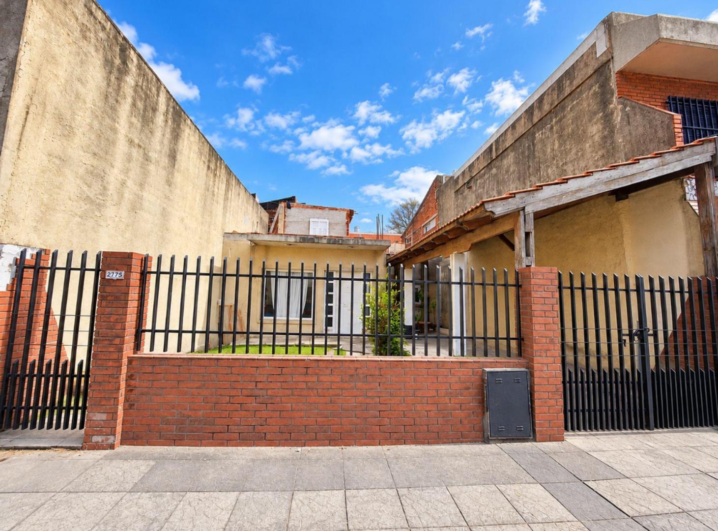 Foto de VENTA CASA 3 AMB LOTE PROPIO - COCHERA EN CASEROS, imagen 1