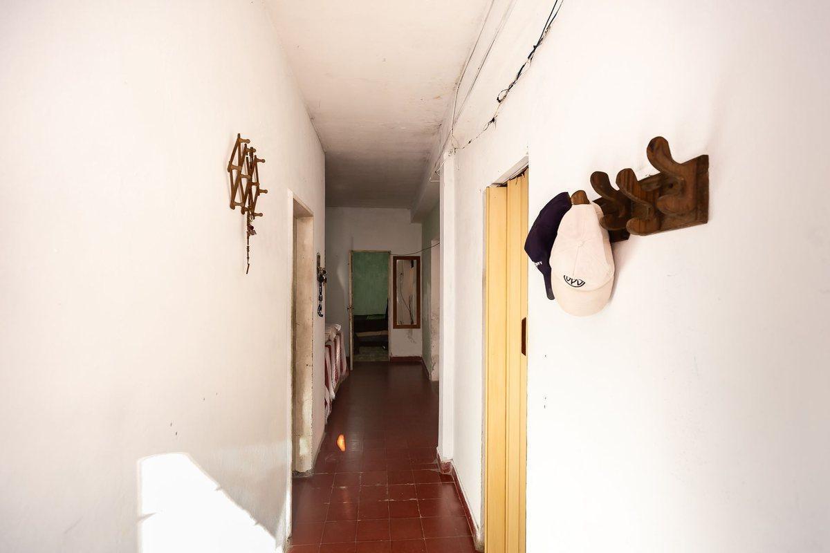 Foto de Casa Moron 4 Ambientes para invertir - Permuta, imagen 4
