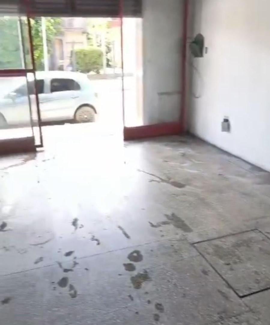 Foto de LOCAL COMERCIAL CON DOS PERCIANAS Y MARQUESINA, imagen 3