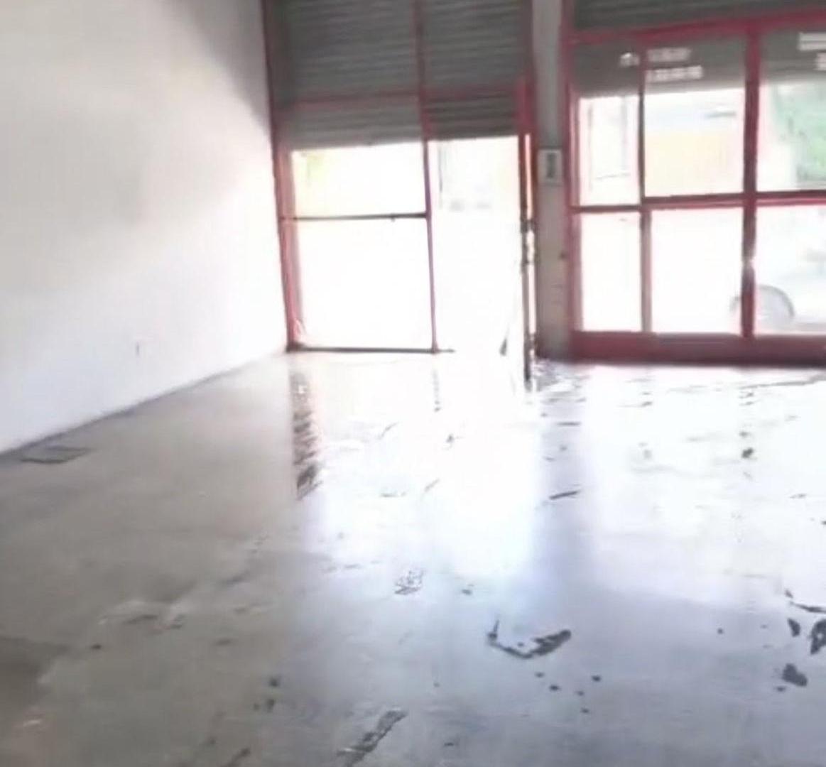 Foto de LOCAL COMERCIAL CON DOS PERCIANAS Y MARQUESINA, imagen 4