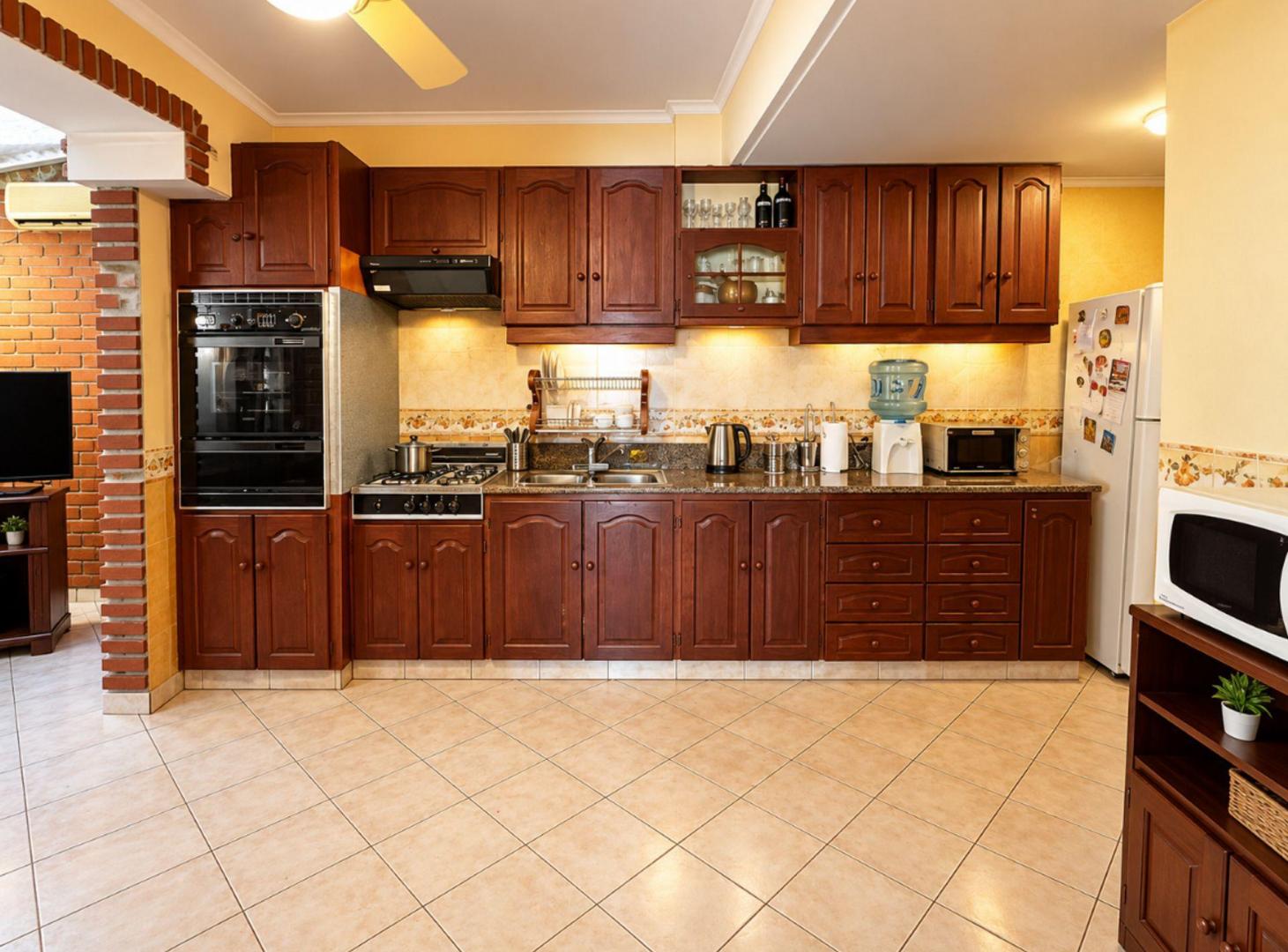 Foto de VENTA TRIPLEX 6 AMBIENTES COCHERA PERMUTA, imagen 4