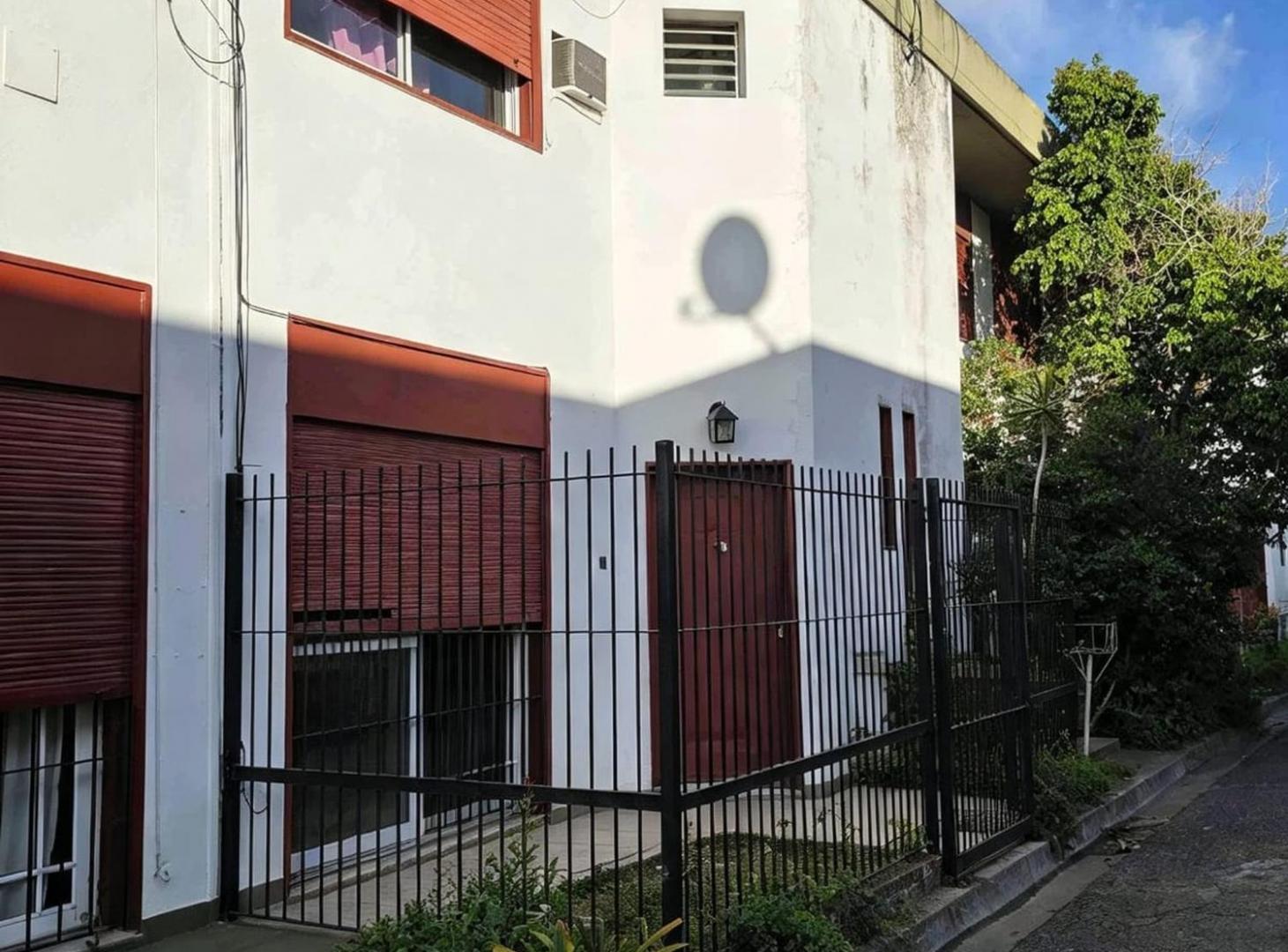 Foto de VENTA CASA - 4 AMB - HURLINGHAM BARRIO CARTERO, imagen 1