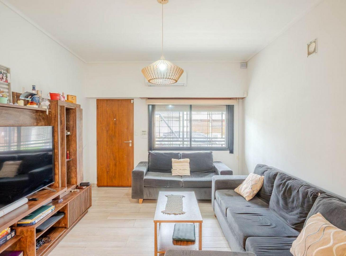 Foto de VENTA CASA 3 AMB MORON PARQUE TERRAZ COCHERA 2 AUT, imagen 4
